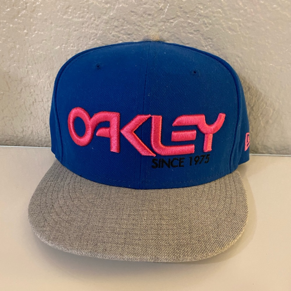 Oakley snap back hat